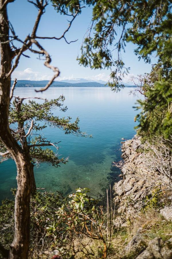 Serenity By The Sea Retreats Montague Harbour Екстериор снимка
