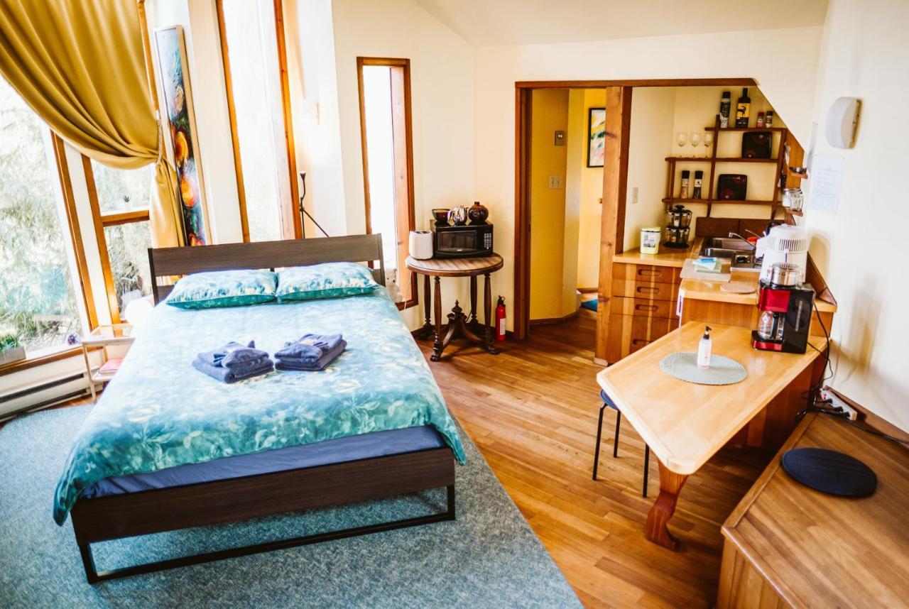 Serenity By The Sea Retreats Montague Harbour Екстериор снимка