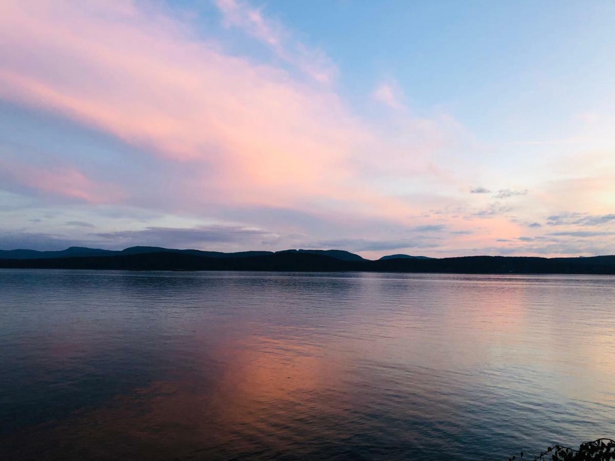 Serenity By The Sea Retreats Montague Harbour Екстериор снимка
